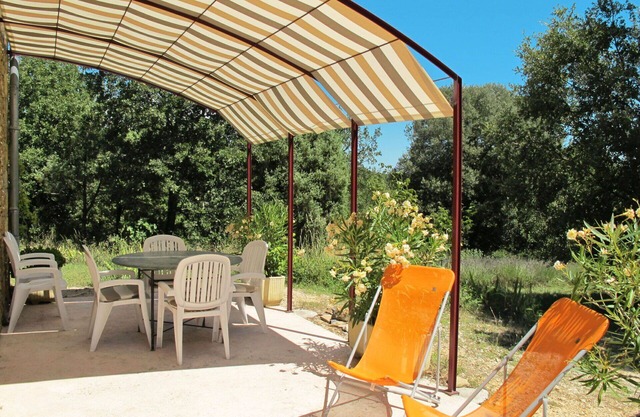 Stunning private villa for 4 guests with terrace and pets allowed