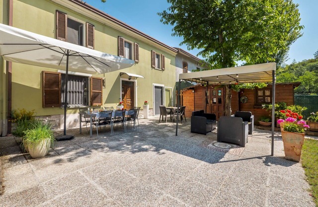 Stunning private villa with hot tub, WIFI, private pool, TV, pets allowed and panoramic view