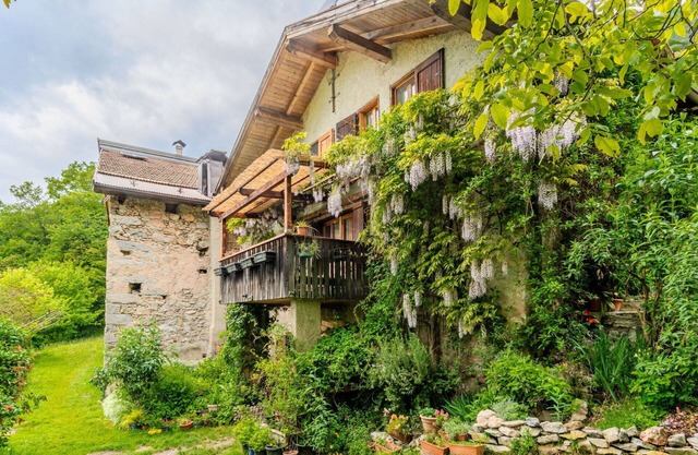 Stunning private villa for 6 people with TV, patio, pets allowed and panoramic view