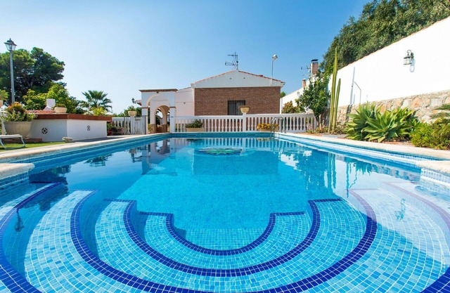 Stunning private villa for 5 people with WIFI, A/C, private pool, TV, terrace and pets allowed