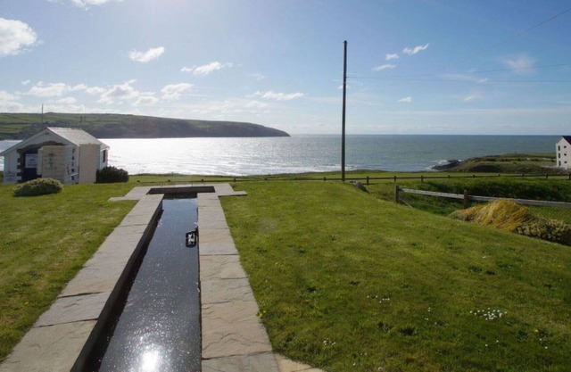 Stunning private villa for 6 guests with WIFI, TV, patio and parking