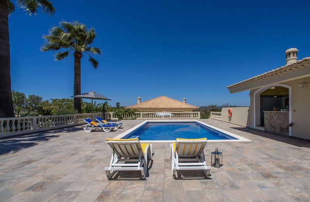 Stunning private villa for 4 guests with pool, A/C, WIFI, TV and terrace