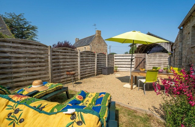 Stunning private villa for 4 guests with WIFI, TV, patio and pets allowed