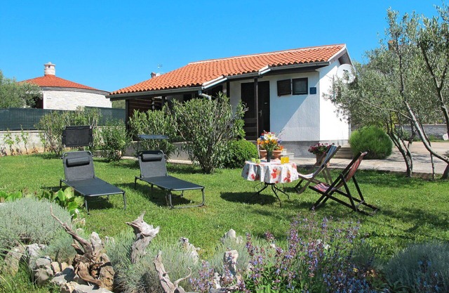 Stunning private villa for 4 guests with WIFI, A/C, TV, terrace and pets allowed
