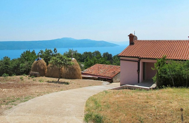 Stunning private villa for 6 guests with A/C, WIFI, TV, terrace, pets allowed and parking