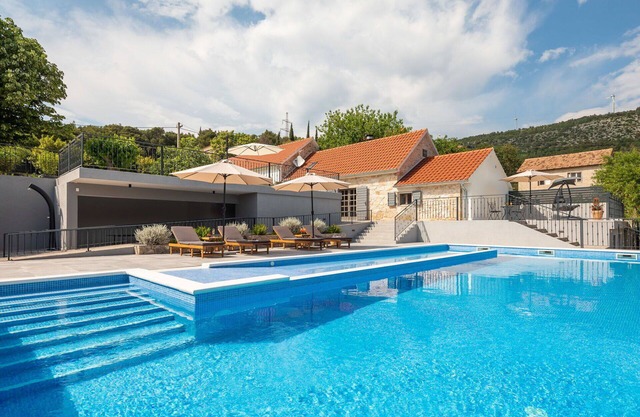 Stunning private villa with private pool, A/C, WIFI, TV, terrace, pets allowed and panoramic view
