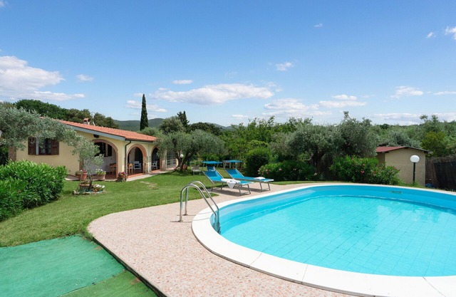 Stunning private villa with private pool, A/C, WIFI, TV, patio, pets allowed and panoramic view