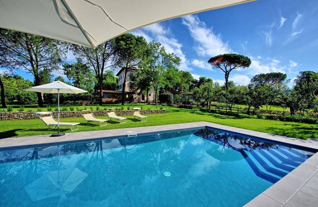 Stunning private villa with A/C, WIFI, private pool, TV and panoramic view, close to Arezzo