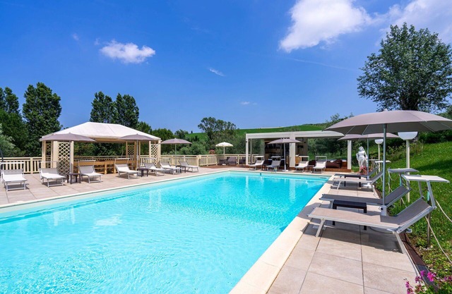 Stunning private villa with private pool, hot tub, WIFI, sauna, A/C, TV, patio and panoramic view