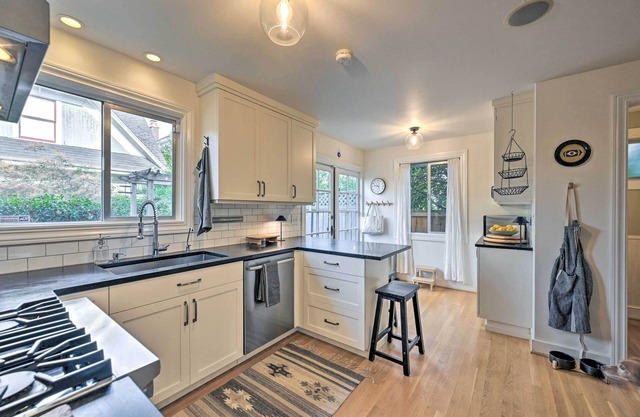 Stunning Queen Anne House w/Private Patio!