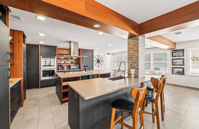 Stunning Riverfront Views! W/Private beach access & Perfect Setting for Events
