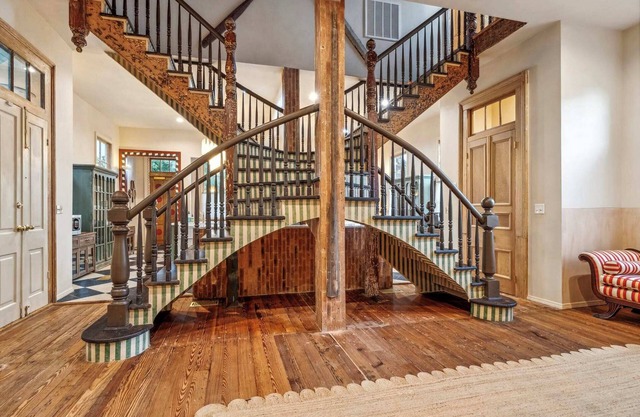 Stunning Storybook Villa w Pool & HotTub 6bd|6.5ba