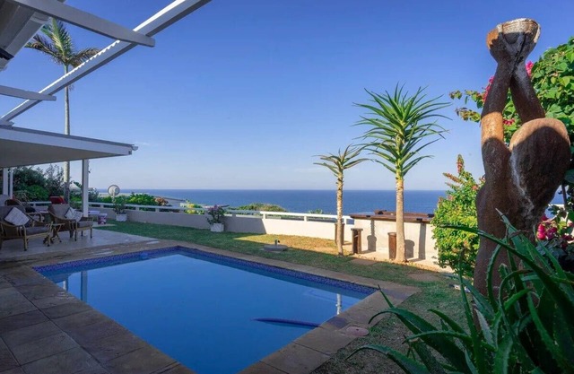 Stunning three and a half bedroom Dolphin Coast chalet on Chakas Rock pools