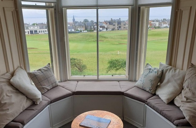 Stunning upper villa in Earlsferry overlooking the Golf Course