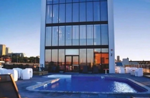 STUNNING URBAN LOFT-GREAT AMENITIES & ROOFTOP POOLn