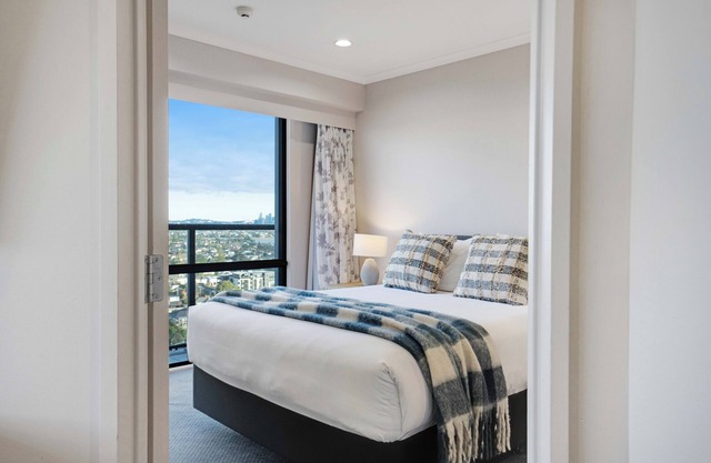 Stunning Views Kitchen Gym Swimming Pool Car Park