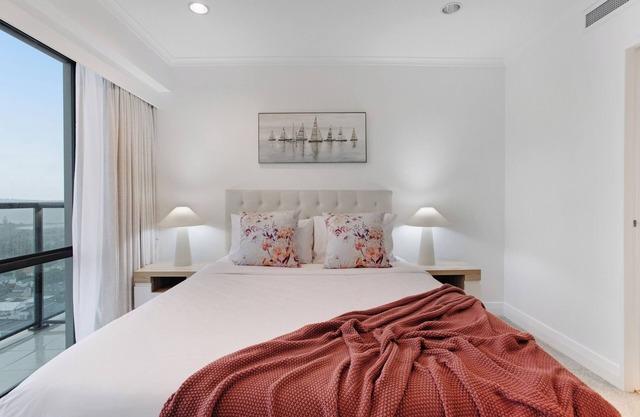 Stunning Views of Rangitoto Kitchen Gym Rooftop Pool Parking