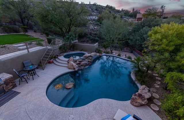 Stunning Views, Pool & Jacuzzi