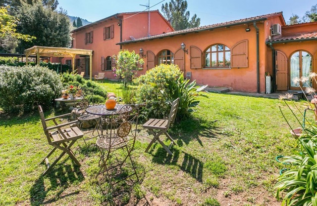 Stunning villa for 8 people with private pool, hot tub, A/C, WIFI, TV, patio and parking