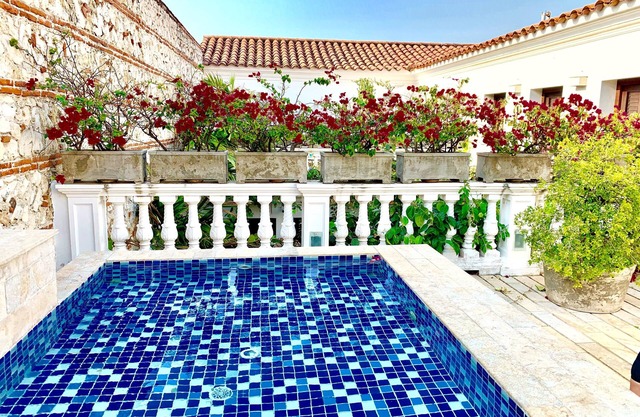STUNNING VILLA w/Private Terrace & Splash Pool in the Old Town