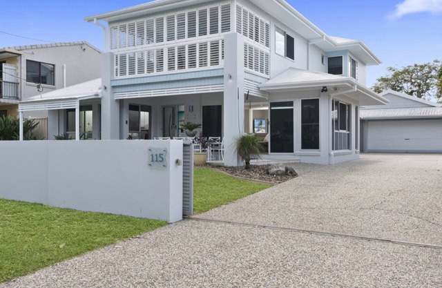 Stunning Waterfront Home with pool - Sylvan Beach