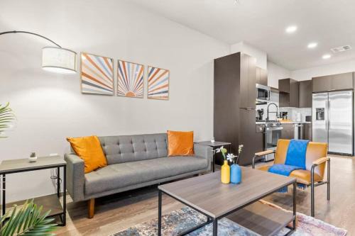 Stunning Westgate CozySuites by stadium with pool 12