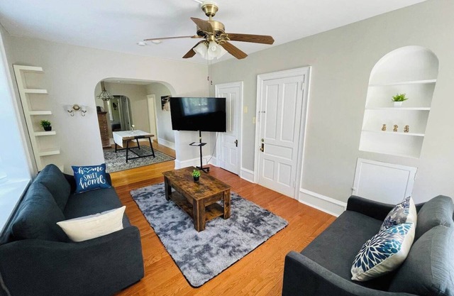 Style and Charm 2BR apt in Melrose Park