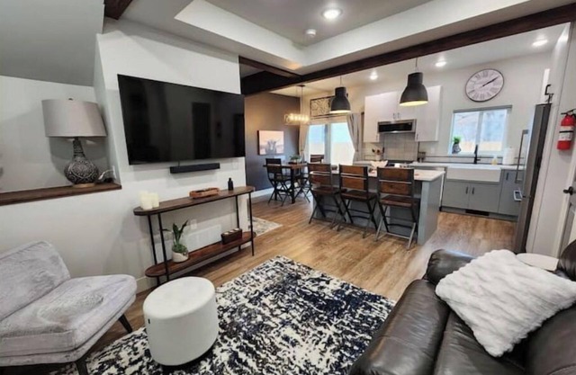 Style and comfort in Helena! Easy access to any part of Helena. No cleaning fees