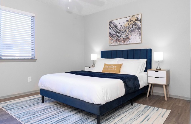 Stylish 1 Bedroom Apartment at SoLA, 5 Minutes to Downtown