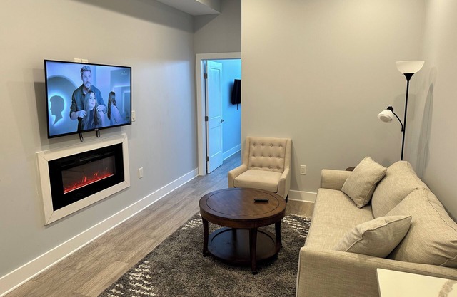 Stylish 1-BR/1-BA near Capitol Hill - U4