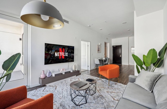 Stylish 1Bdr in Heart of Hollywood,FreeParking,Pool