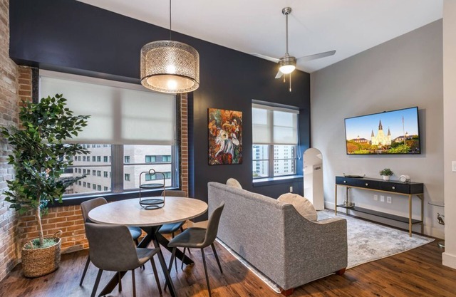 Stylish 1BR Condo Near French Quarter + Amenities