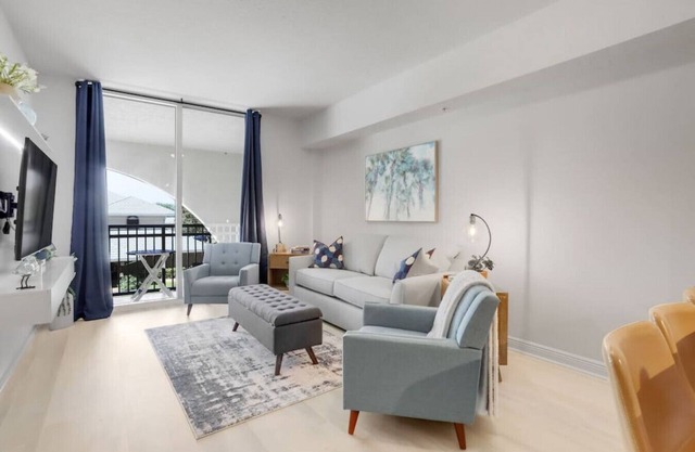 Stylish 1BR Condo Rooftop Pool Close to Beach