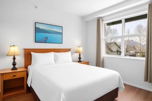 Stylish 1BR Haven in CanmoreDT near Banff Sleeps 4