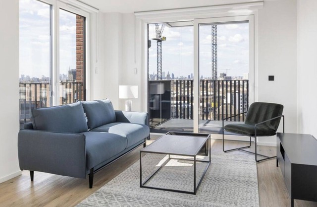 Stylish 2 Bed Near Excel, Canning Town & O2