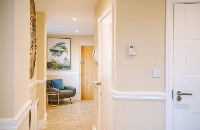 Stylish 2-Bedroom Apartment in the heart of Chiswick, London