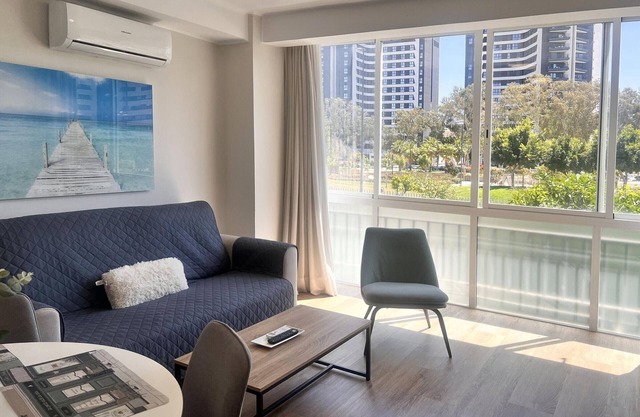 Stylish 2-bedroom apartment, near center, Wi-Fi & air conditioning