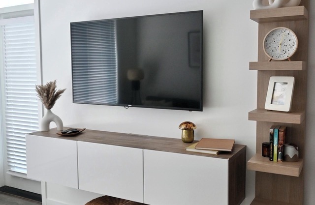 Stylish 2-Bedroom Condo Premium Comfort, Central Location sleeps 4