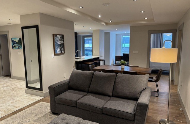 Stylish 2Bed/2Bath Balcony