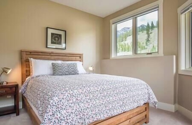 Stylish 2Bed 2Bath Near Hot Springs!