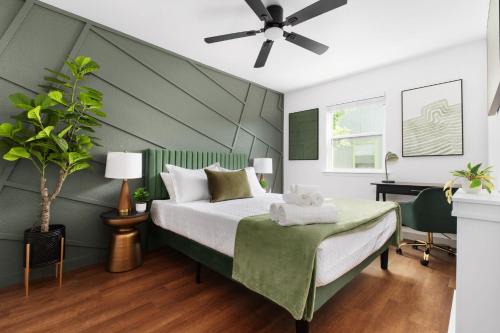Stylish 2BR Oasis with Private Patio - Sleeps 8