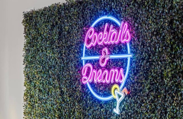 Stylish 2BR w/Skyline Pool, Walk to Gulch