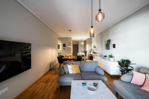 Stylish 2BR with Balcony, Northern Suburbs