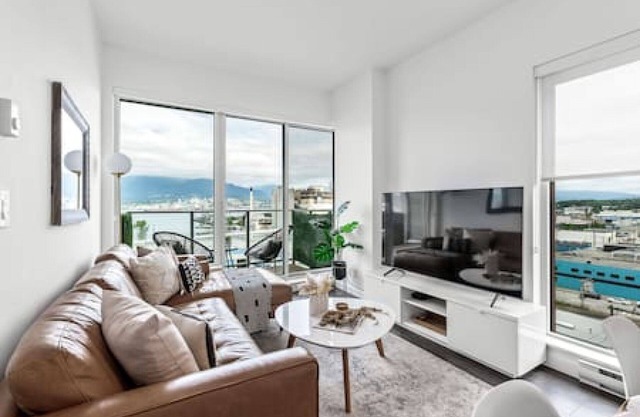 Stylish 2BR with Panoramic City & Mountain Views!