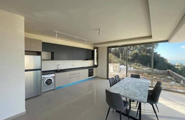 Stylish 3-BDR Apt with Terrace