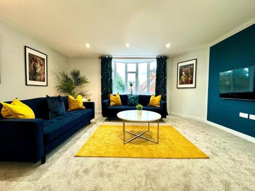 Stylish 3 Bed Apartment Sleeps 8 Lift Access