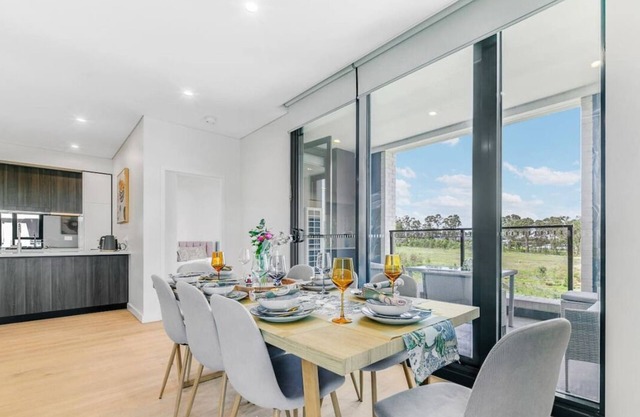 Stylish 3bedroom apartment in Rouse Hill