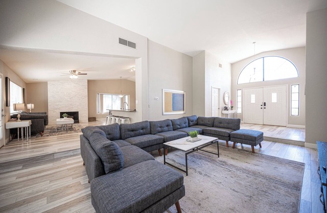 Stylish 4 Bed, 3 Bath in Henderson/Green Valley!