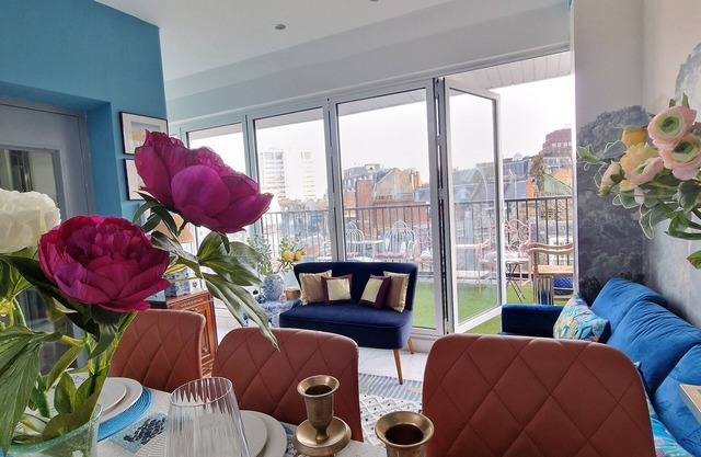 Stylish 4 bedroom Flat Retreat in Covent Garden,London,WC2H 9PL