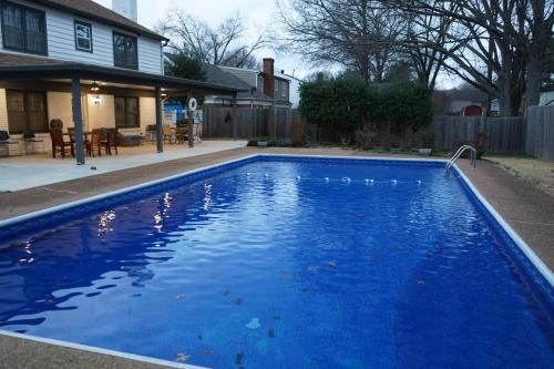 Stylish 4BR Prime Location Close to All!